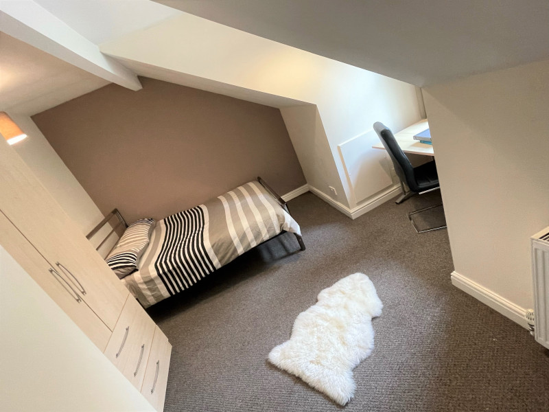 Bedroom 5 at 21 Thompson Rd